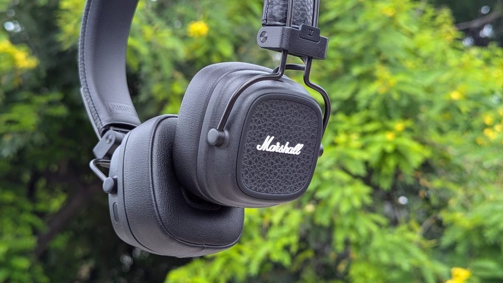 Image of the earcups on the Marshall Major V