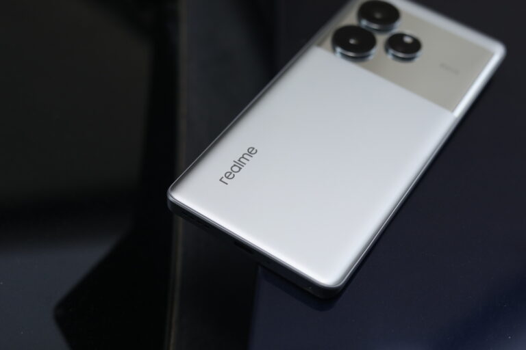 Image of the back of the Realme GT 6